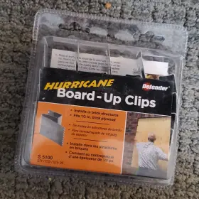 049793551009 PLPCI Hurricane Zinc Board Up Clips