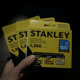 STHT71833 STANLEY Staples