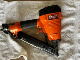 NSDPP38-40 UFO Eliminator Pneumatic Mantis Nail Gun Nailscrew #2
